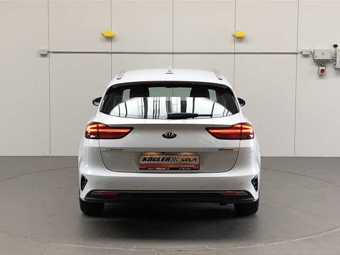 Kia Ceed SW 1.6 MILD-HYBRID DCT Vision KOMF|NAV