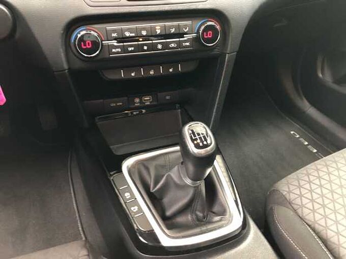 Kia Ceed 1.4i T Vision ADA | KOMF | NAVI