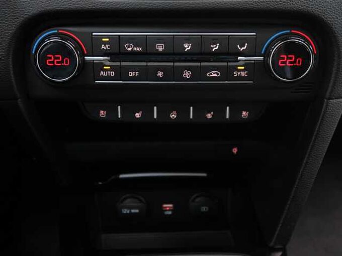Kia Xceed 1.6i T DCT Platinum GD|KLIMAAUT|NAV