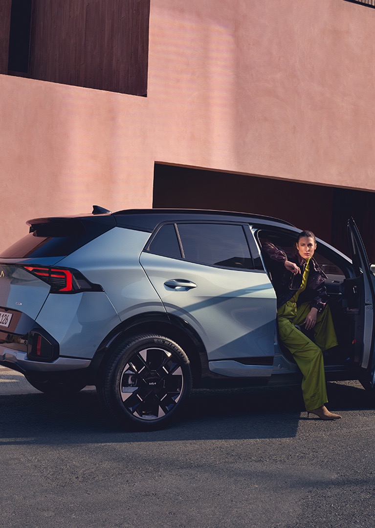 KIA Sportage parkend Seitenansicht.