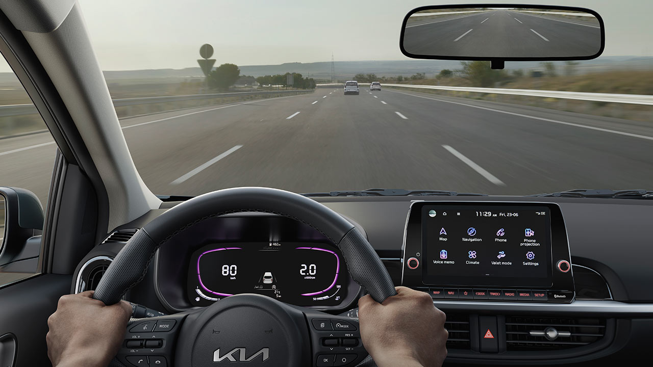 Kia Picanto Fahrerperspektive cockpit und multimedia.