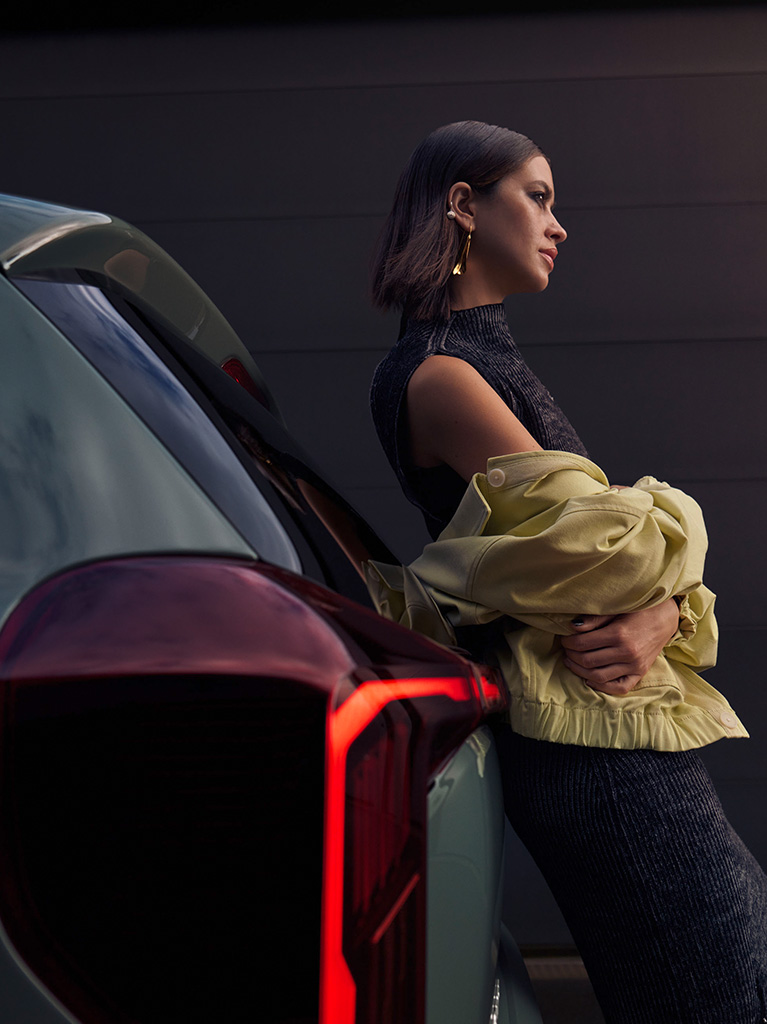 Kia Picanto Model lehnt an Heck.